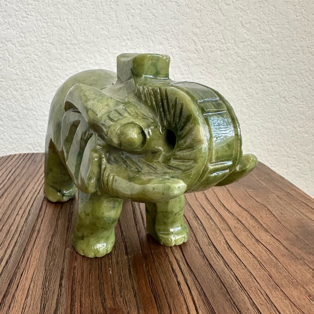 Green jade elephant - Picture 4 of 8
